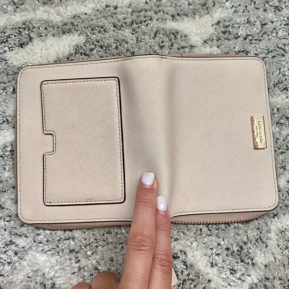 Kate Spade Bag w/ Wallet - Picture 14 of 15